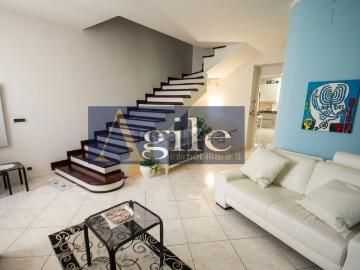 Villetta indipendente in vendita di 270 m² in Via delle Scuole
