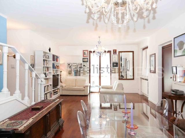 Villetta indipendente in vendita di 270 m² in Via delle Robinie, 6