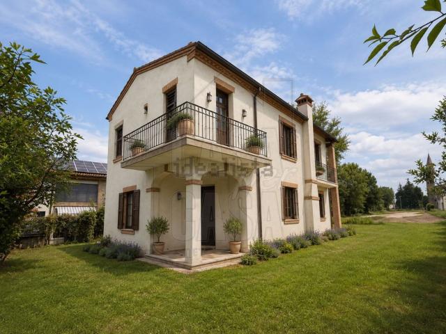 Villetta indipendente in vendita di 270 m² in Via Deserto
