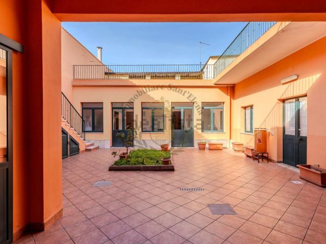 Villetta indipendente in vendita di 270 m² in Via Eligio Porcu