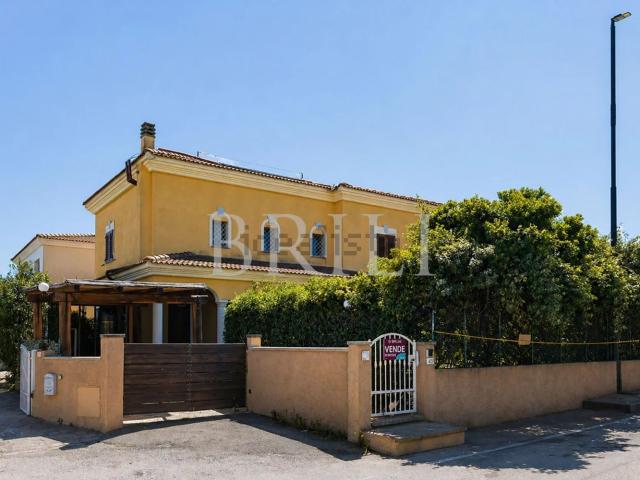 Villetta indipendente in vendita di 270 m² in Via Eugenio Montale, 43