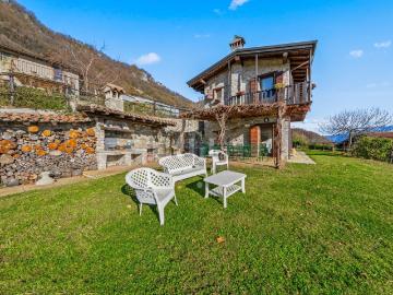 Villetta indipendente in vendita di 270 m² in Via Formaga