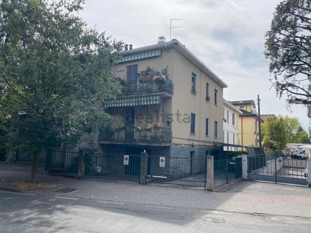 Villetta indipendente in vendita di 270 m² in Via Oreste Boni