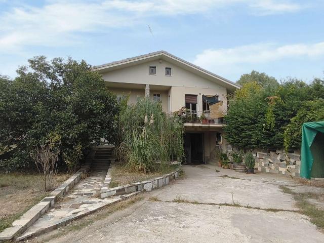 Villetta indipendente in vendita di 270 m² in Via Langhe, 70