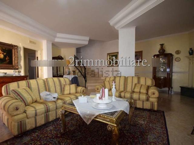Villetta indipendente in vendita di 270 m² in Via Marsala