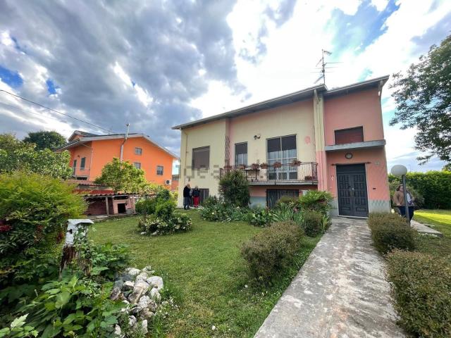 Villetta indipendente in vendita di 270 m² in Via Martiri della Libertà