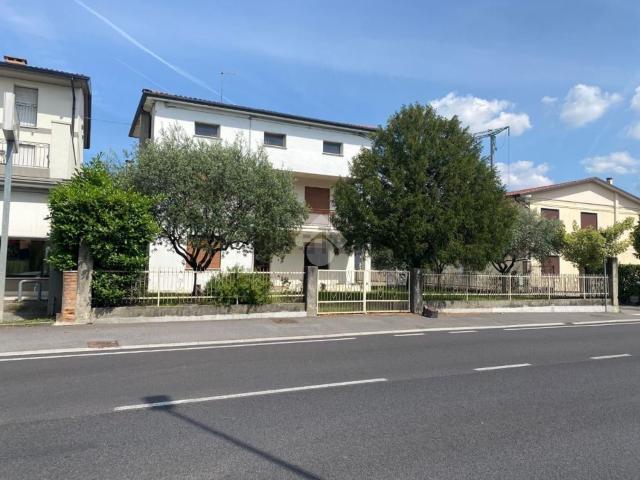 Villetta indipendente in vendita di 270 m² in Via Nazionale, 100