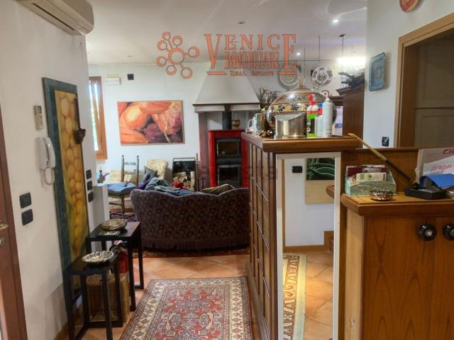 Villetta indipendente in vendita di 270 m² in Via Sile
