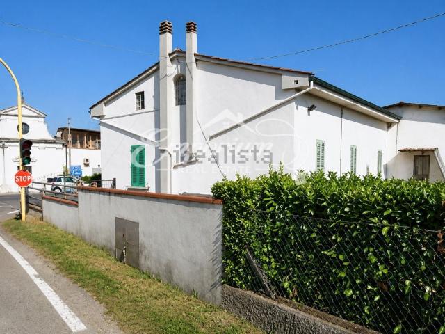 Villetta indipendente in vendita di 270 m² in Via Steccaia