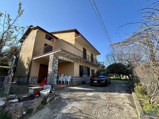 Villetta indipendente in vendita di 270 m² in Via Passignano, 33