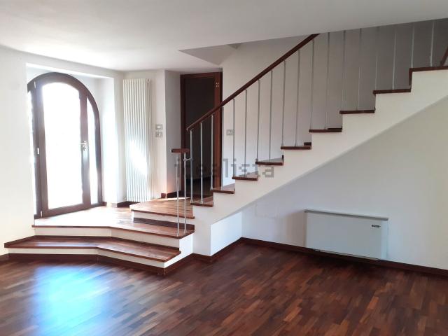 Villetta indipendente in vendita di 270 m² in Via Pietro Leoni