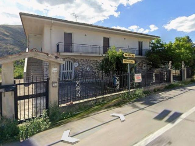 Villetta indipendente in vendita di 270 m² in Via Provinciale del Corticato, 159