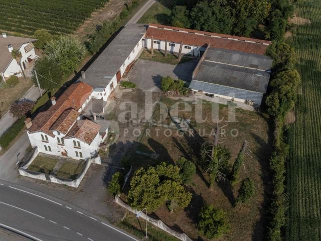 Villetta indipendente in vendita di 270 m² in Via Quattro Strade, 51