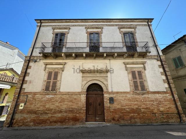 Villetta indipendente in vendita di 270 m² in Via Roma