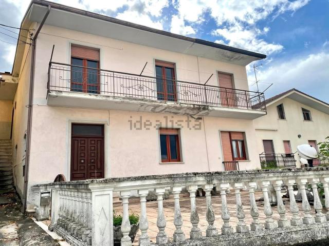 Villetta indipendente in vendita di 270 m² in Via Roma