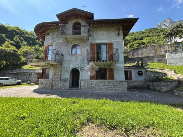 Villetta indipendente in vendita di 270 m² in Via Roma, 77
