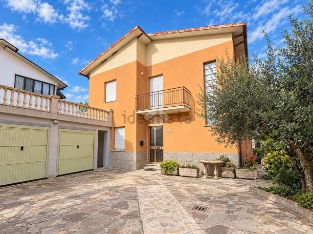 Villetta indipendente in vendita di 270 m² in Via Tomba, 32