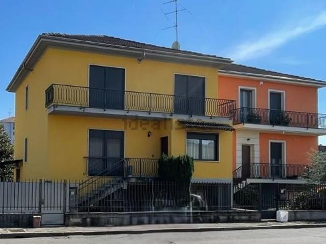 Villetta indipendente in vendita di 270 m² in Via Terracina, 53
