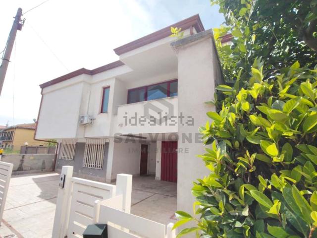 Villetta indipendente in vendita di 270 m² in Via Truono, 5