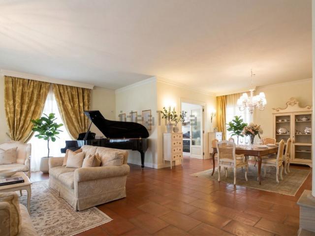 Villetta indipendente in vendita di 270 m² in Viale Carlo Marx, 44