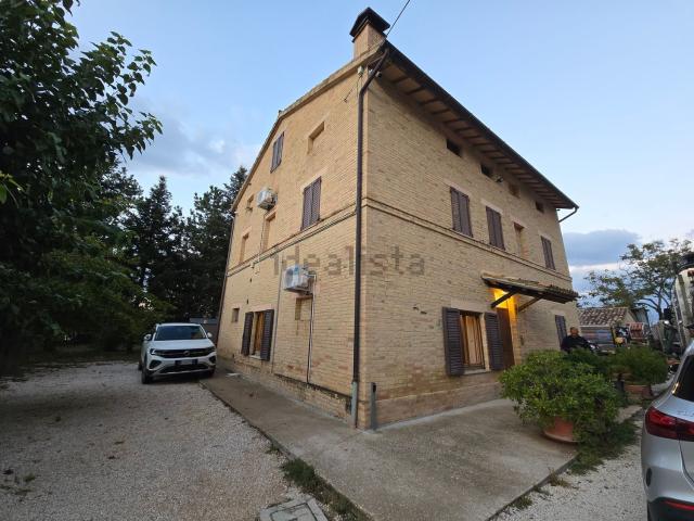 Villetta indipendente in vendita di 270 m² in Contrada Berta, 3