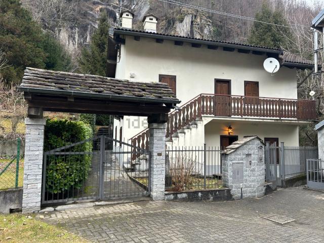 Villetta indipendente in vendita di 270 m² in Località Bianca Val