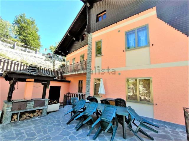 Villetta bifamiliare in vendita di 270 m² in Località Fraye