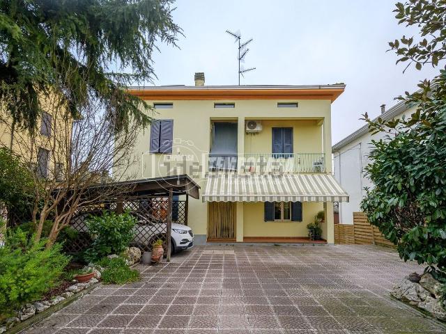 Villetta indipendente in vendita di 270 m² in Strada Nuova, 45