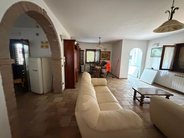 Villetta indipendente in vendita di 270 m² in Strada provinciale l