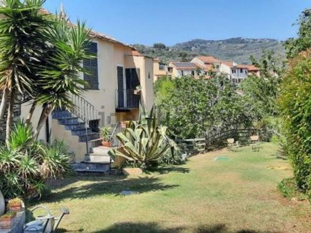 Villetta indipendente in vendita di 271 m² in Via Dolcedo