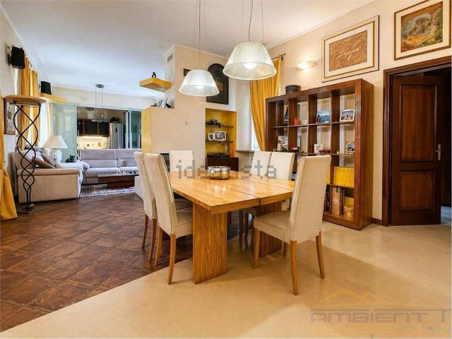 Villetta indipendente in vendita di 271 m² in Via Milano