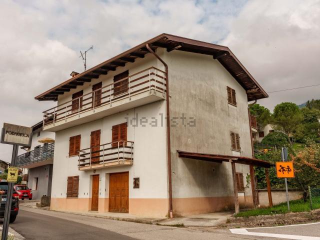 Villetta indipendente in vendita di 271 m² in Frazione Monteaperta, 148