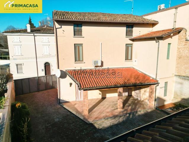 Villetta indipendente in vendita di 272 m² in Via della Libertà