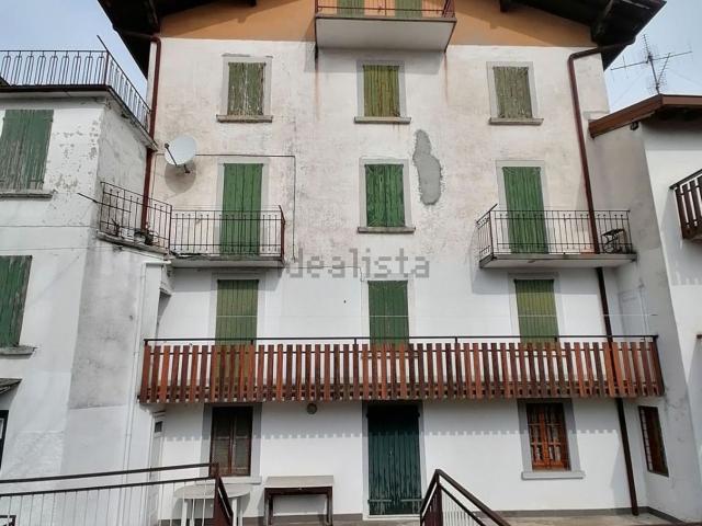Villetta indipendente in vendita di 272 m² in Via Monte Bianco, 10