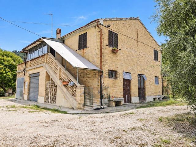 Villetta indipendente in vendita di 272 m² in Contrada Fonte, 2