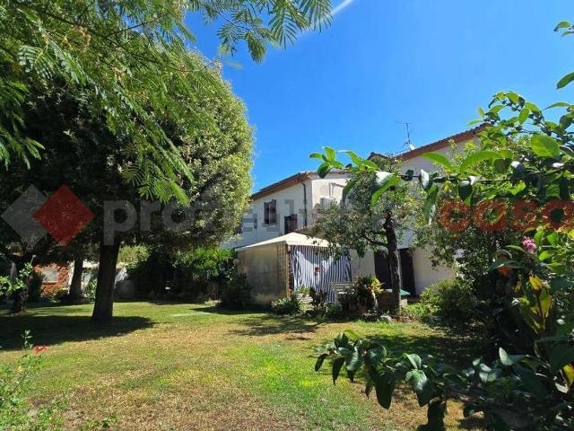 Villetta indipendente in vendita di 272 m² in Località Battifolle