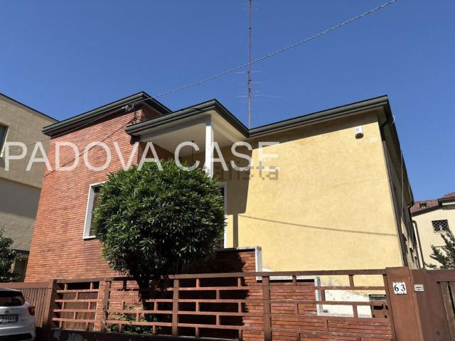 Villetta indipendente in vendita di 273 m² in Via San Massimo