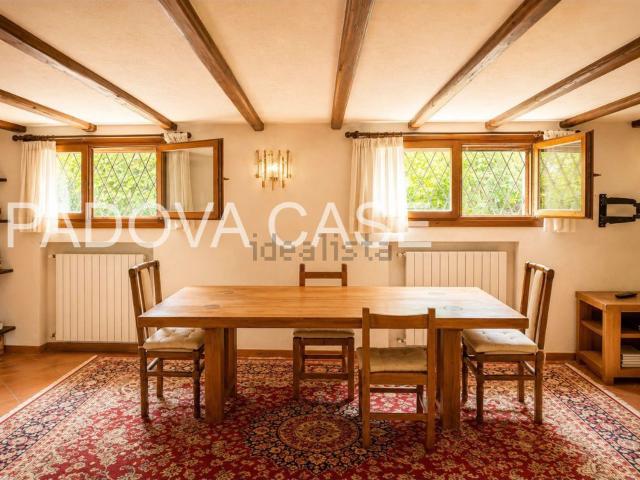 Villetta indipendente in vendita di 273 m² in Via San Massimo