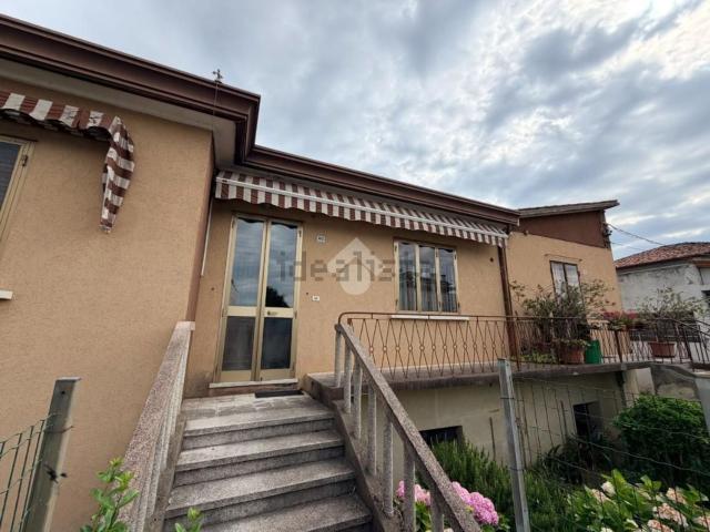 Villetta indipendente in vendita di 273 m² in Via V. Emanuele III