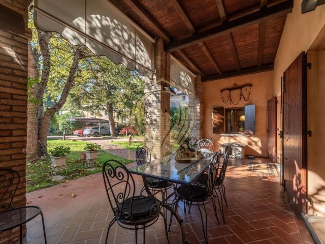 Villetta indipendente in vendita di 274 m² in Via Bagnoli, 7