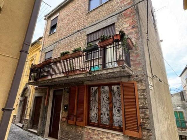 Villetta indipendente in vendita di 274 m² in Via Regina Margherita