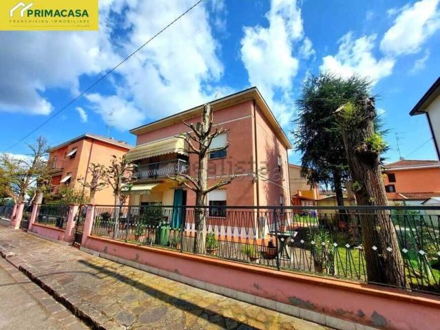 Villetta indipendente in vendita di 275 m² in Via A. Manzoni