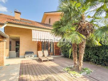 Villetta indipendente in vendita di 275 m² in Via Antonio Cossu, 60
