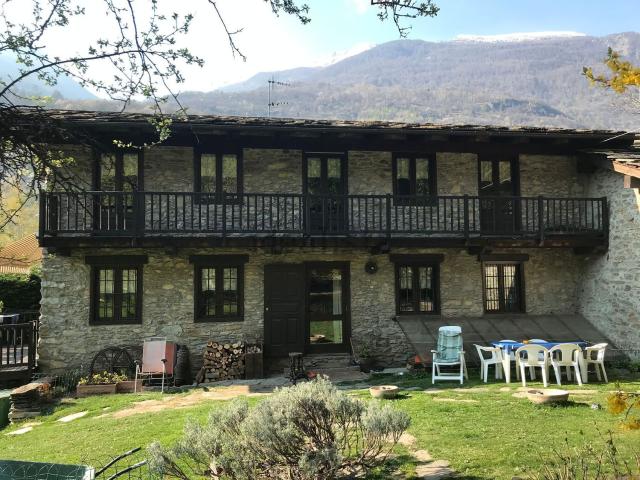 Villetta indipendente in vendita di 275 m² in Via alla Stazione, 20