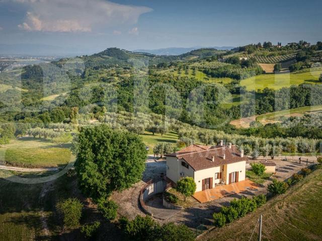 Villetta indipendente in vendita di 275 m² in Via Beata Chiara Luce Badano
