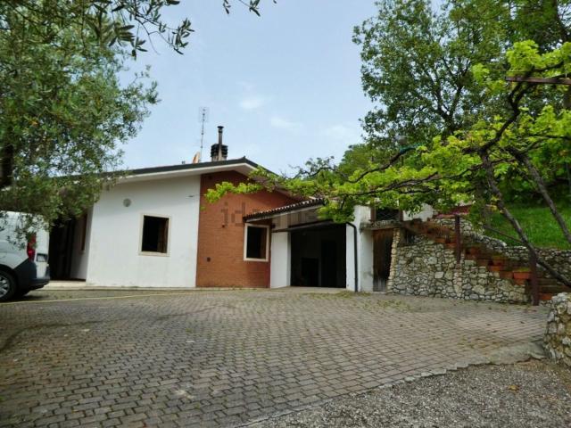 Villetta indipendente in vendita di 275 m² in Via Fagnini