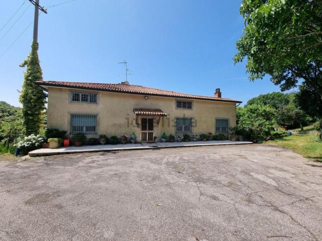 Villetta indipendente in vendita di 275 m² in Via Mazzanta