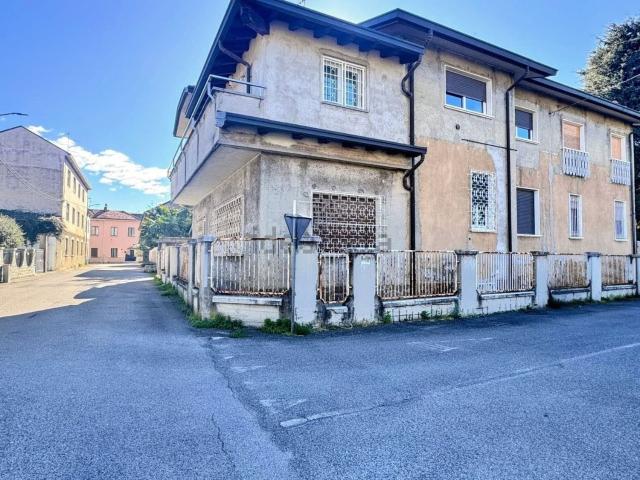 Villetta indipendente in vendita di 275 m² in Via Preposto Mezzera
