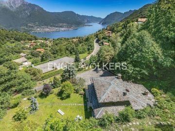 Villetta indipendente in vendita di 275 m² in Via Provinciale