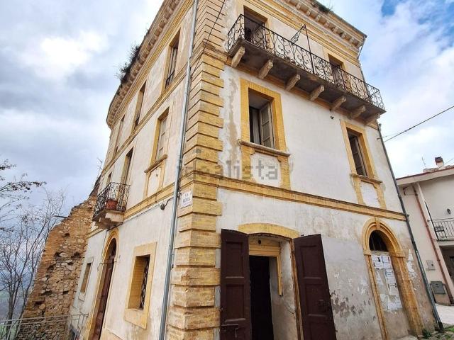 Villetta indipendente in vendita di 275 m² in Via Roma